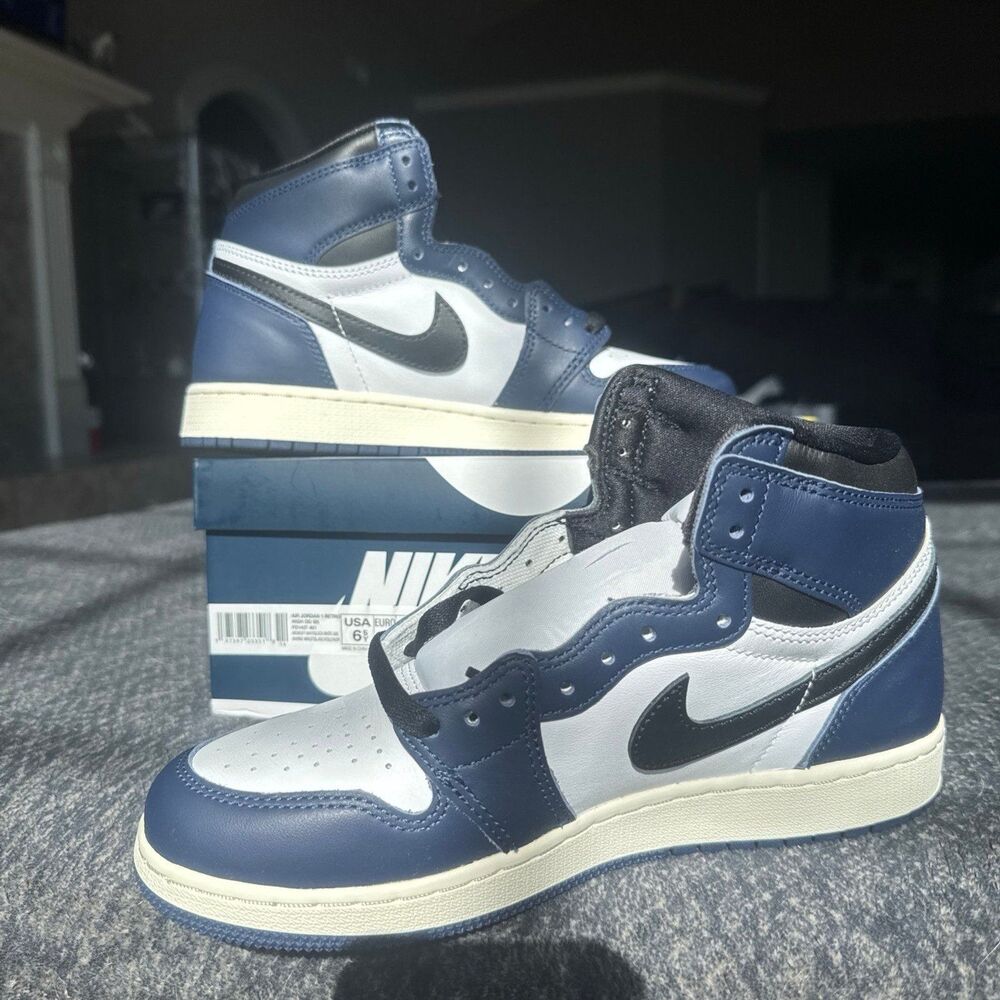 Nike Air Jordan 1 Retro High OG GS Midnight Navy 6.5Y (Youth)